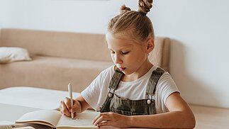 Unerkannte Rechtschreibprobleme belasten die ganze Familie. Unerkannte Rechtschreibprobleme belasten die ganze Familie.